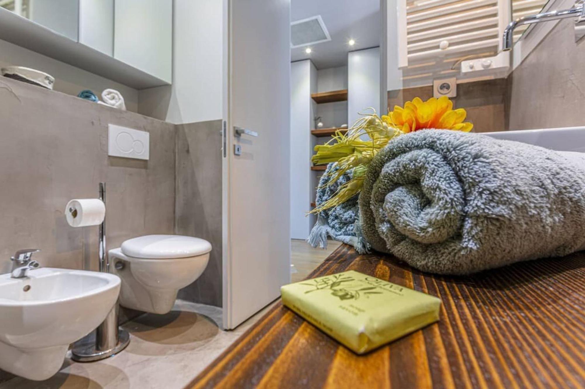 Fleurs 22 - Center - Modern W Terrace *